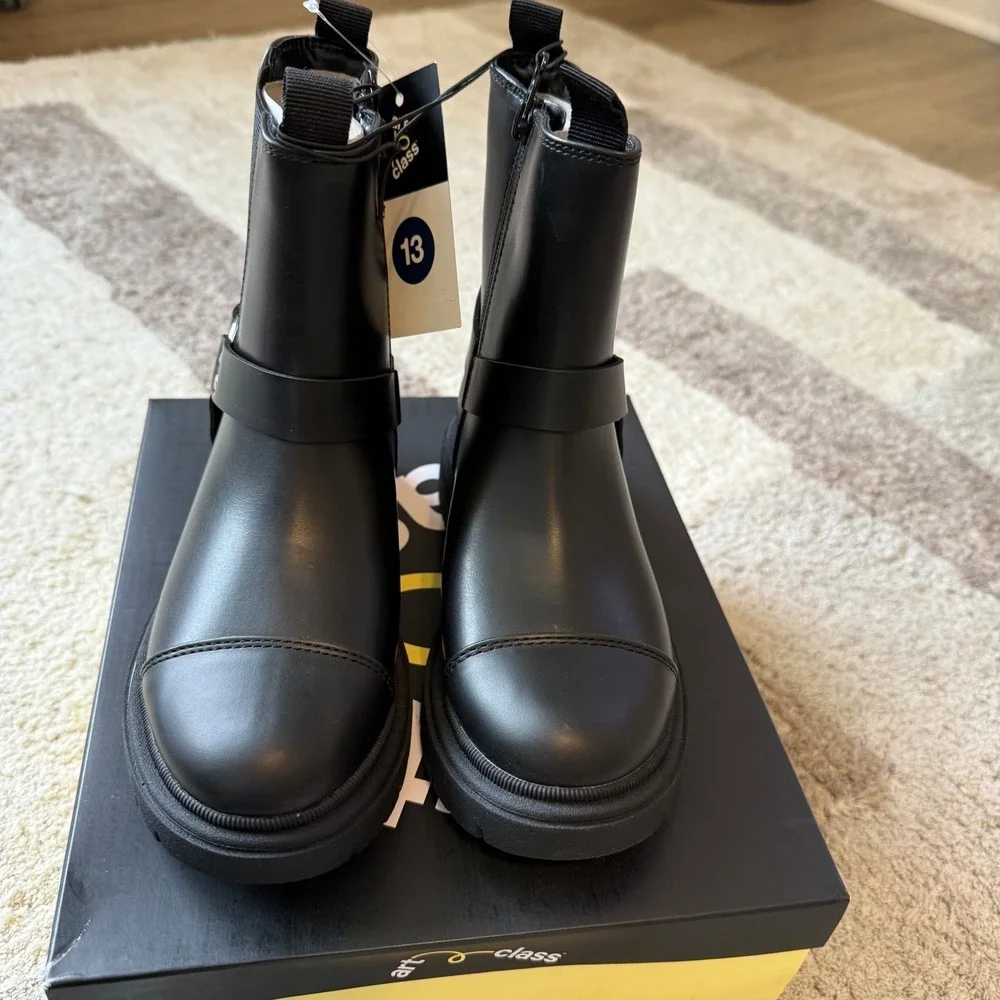 Art Class Kids Crosby Boots Black Harness Moto Lug Sole Side Zip Size 13 NIB